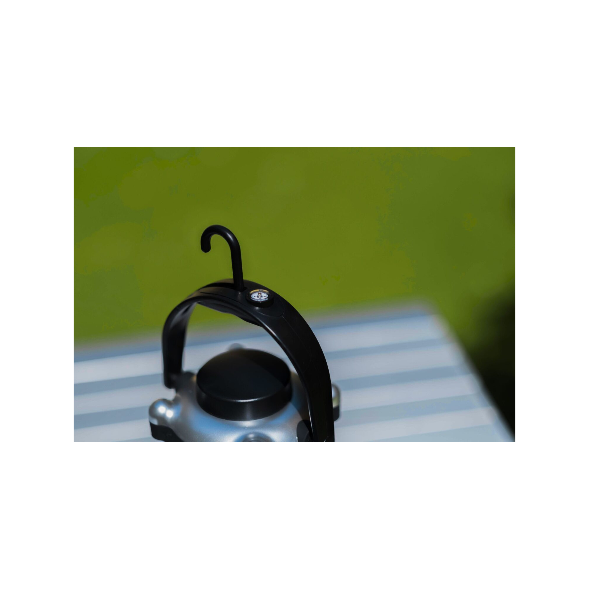 Lanterne de camping - O'Camp - Eclairage 12 LED - Poignée + boussole inclus