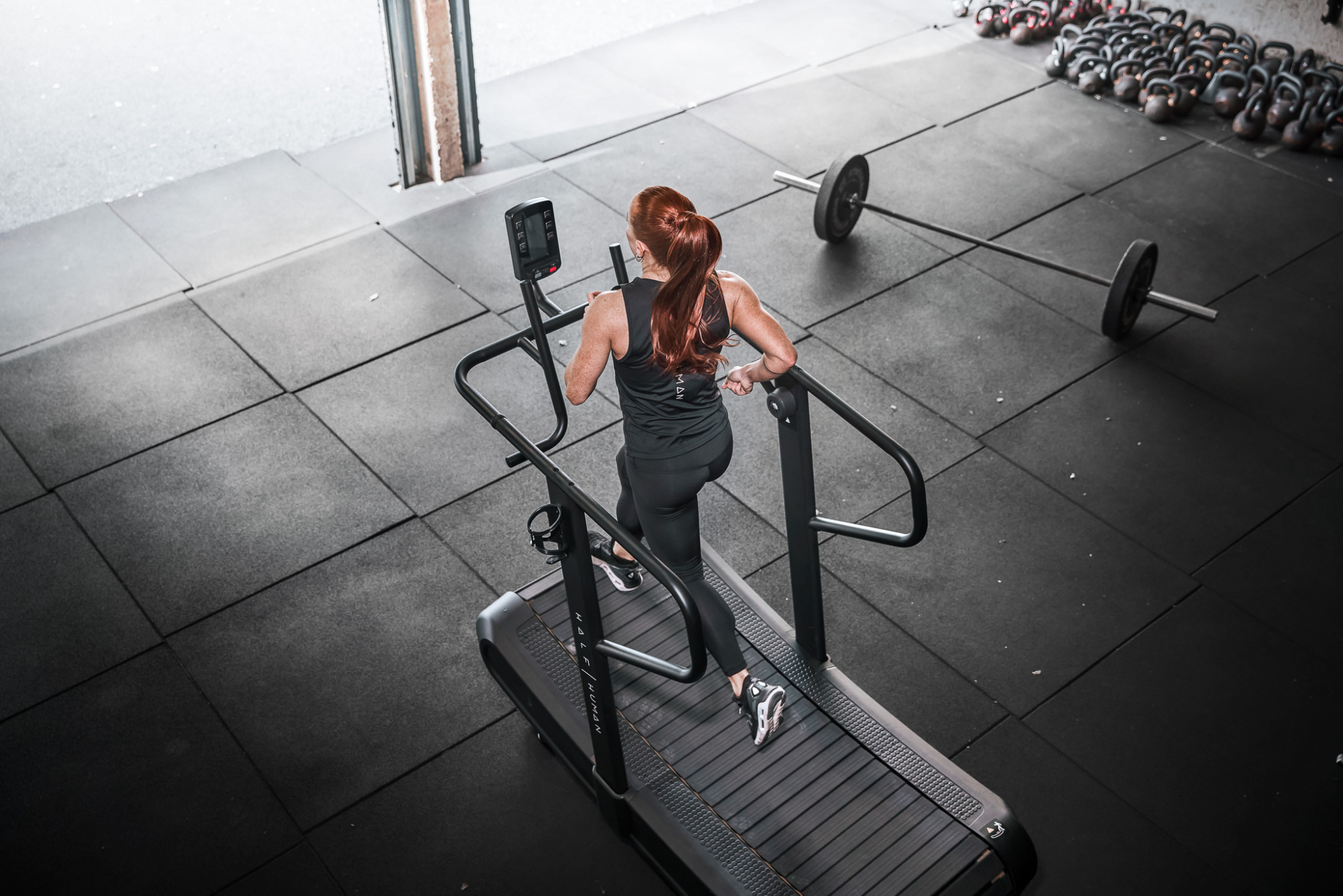 Tapis de course de fitness incurvé - Half Human - Modèle CURVE - Maison/Appartement - Non motorisé et auto-alimenté