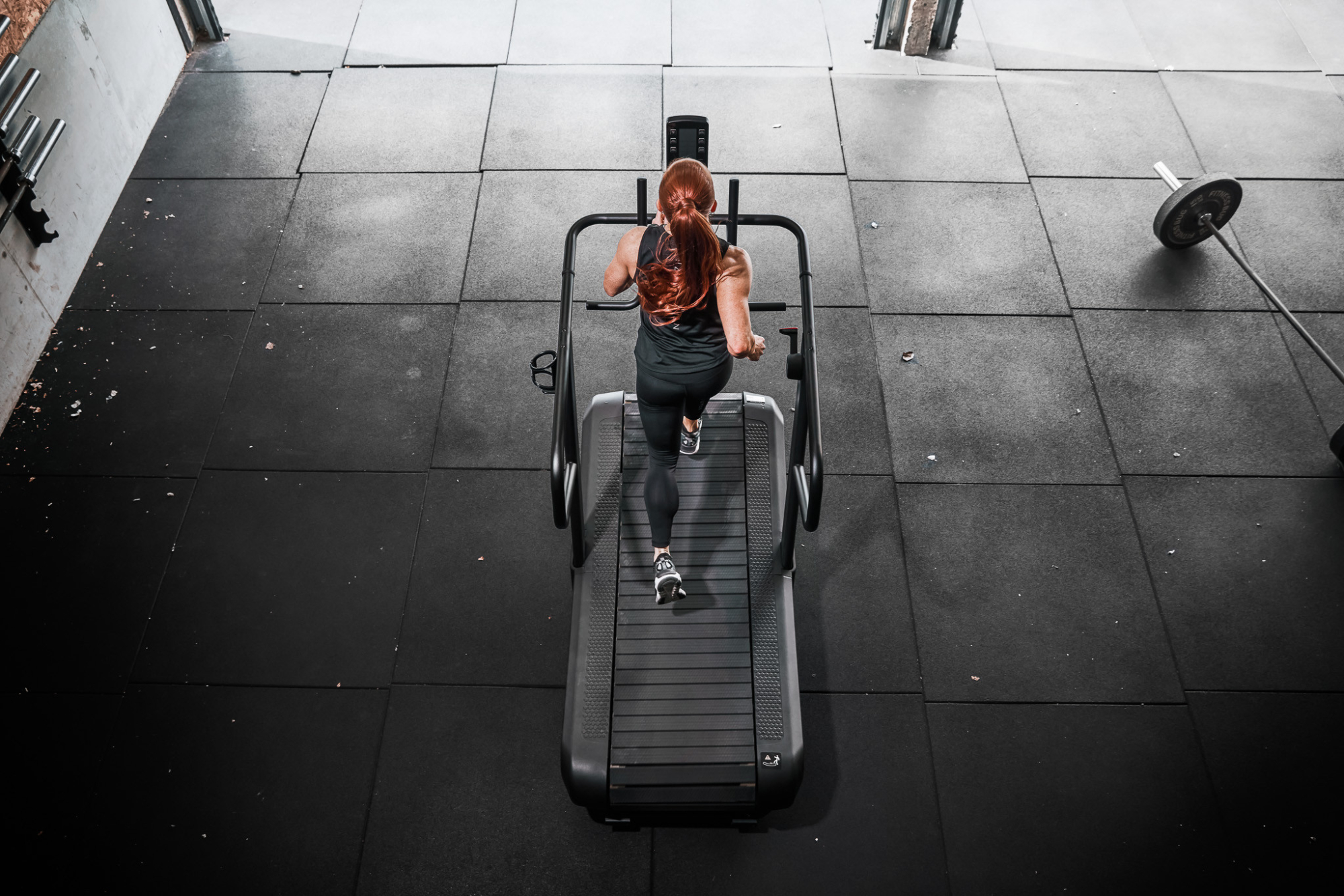 Tapis de course de fitness incurvé - Half Human - Modèle CURVE - Maison/Appartement - Non motorisé et auto-alimenté