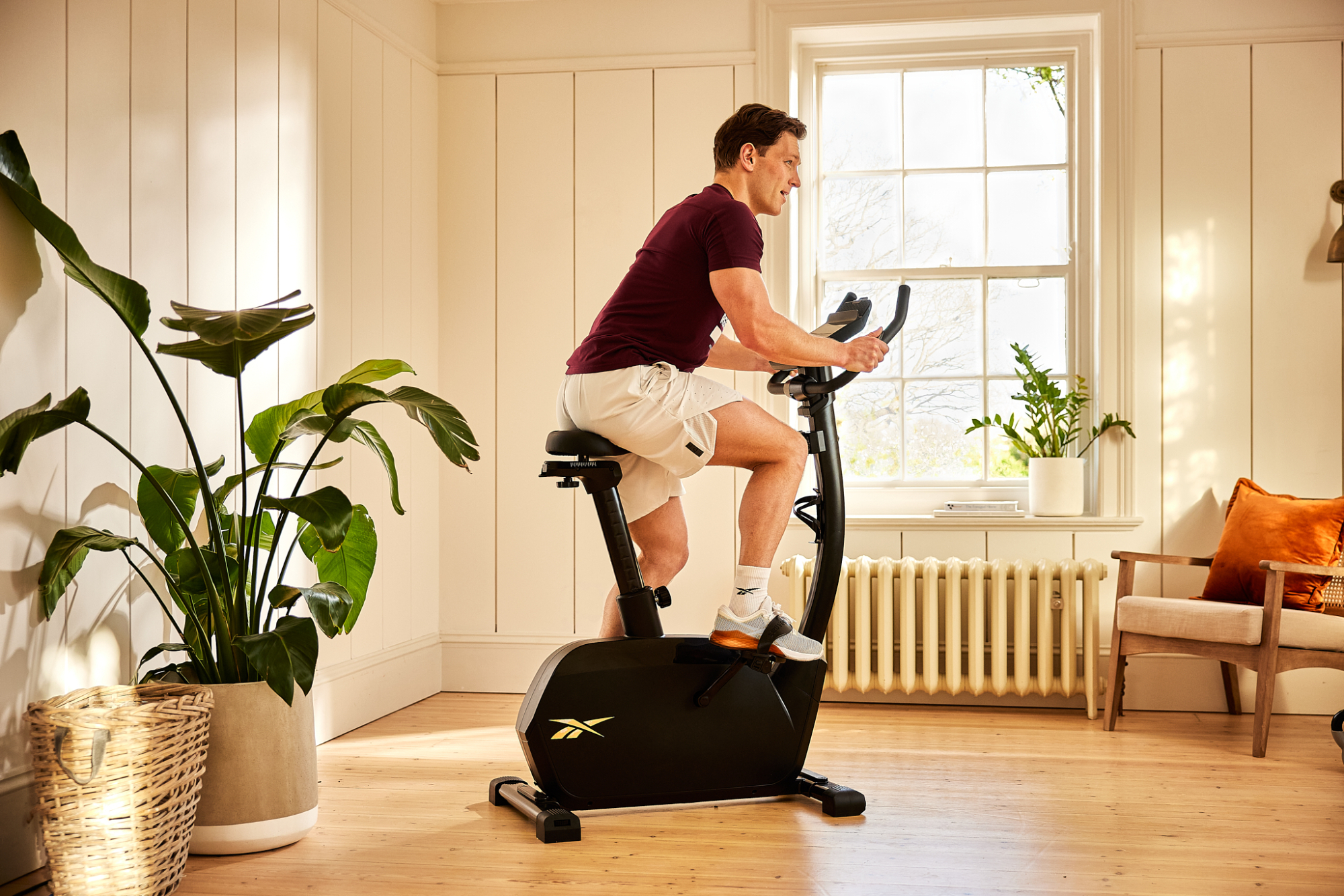 Reebok Fitnessfiets - - Thuis/Appartement - Model FR20 - Traagheidswiel 6 KG - LED-touchscreen
