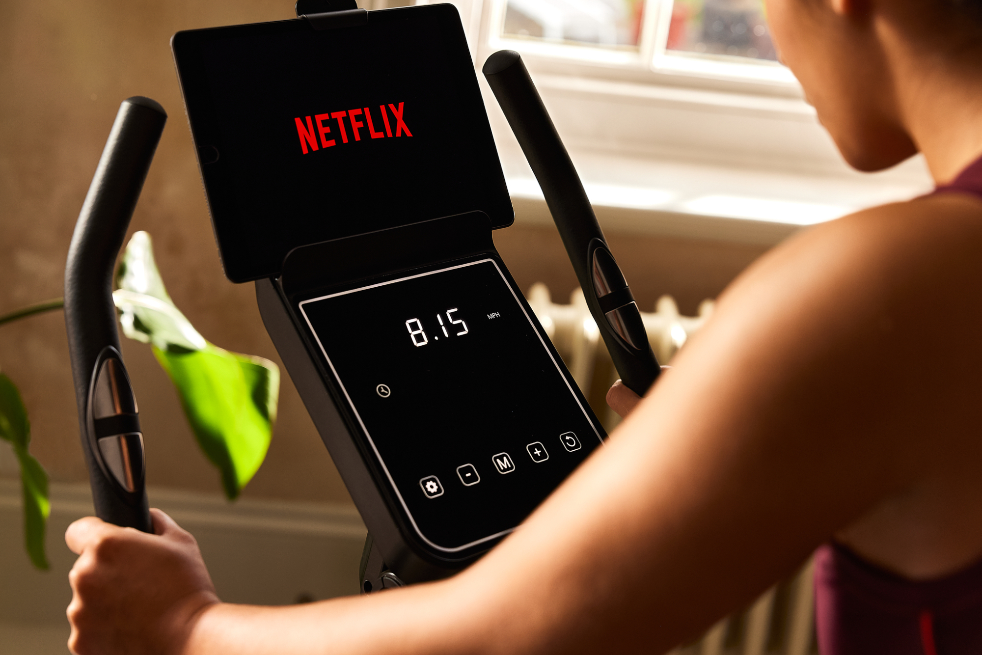 Reebok Fitnessfiets - - Thuis/Appartement - Model FR20 - Traagheidswiel 6 KG - LED-touchscreen