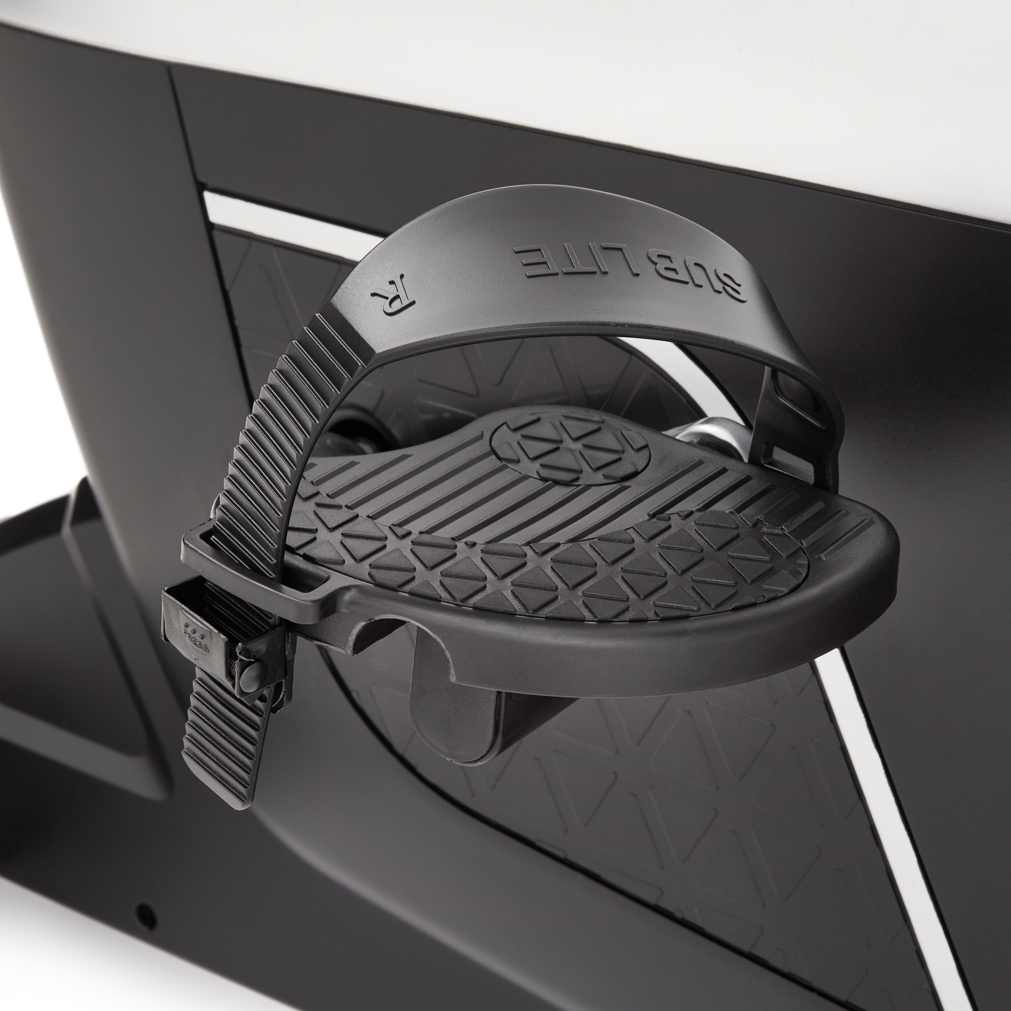 Reebok Fitness Ergometer Fiets - - Thuis/Appartement - Model SL8.0 - Trainingswiel 7 KG - LED Scherm