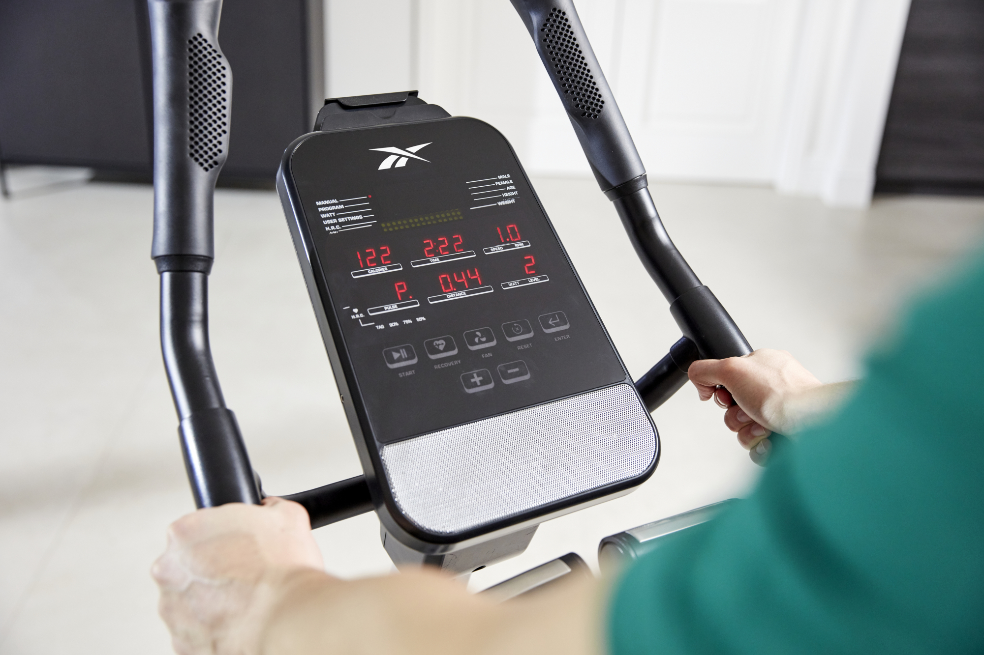 Reebok Fitness Ergometer Fiets - - Thuis/Appartement - Model SL8.0 - Trainingswiel 7 KG - LED Scherm