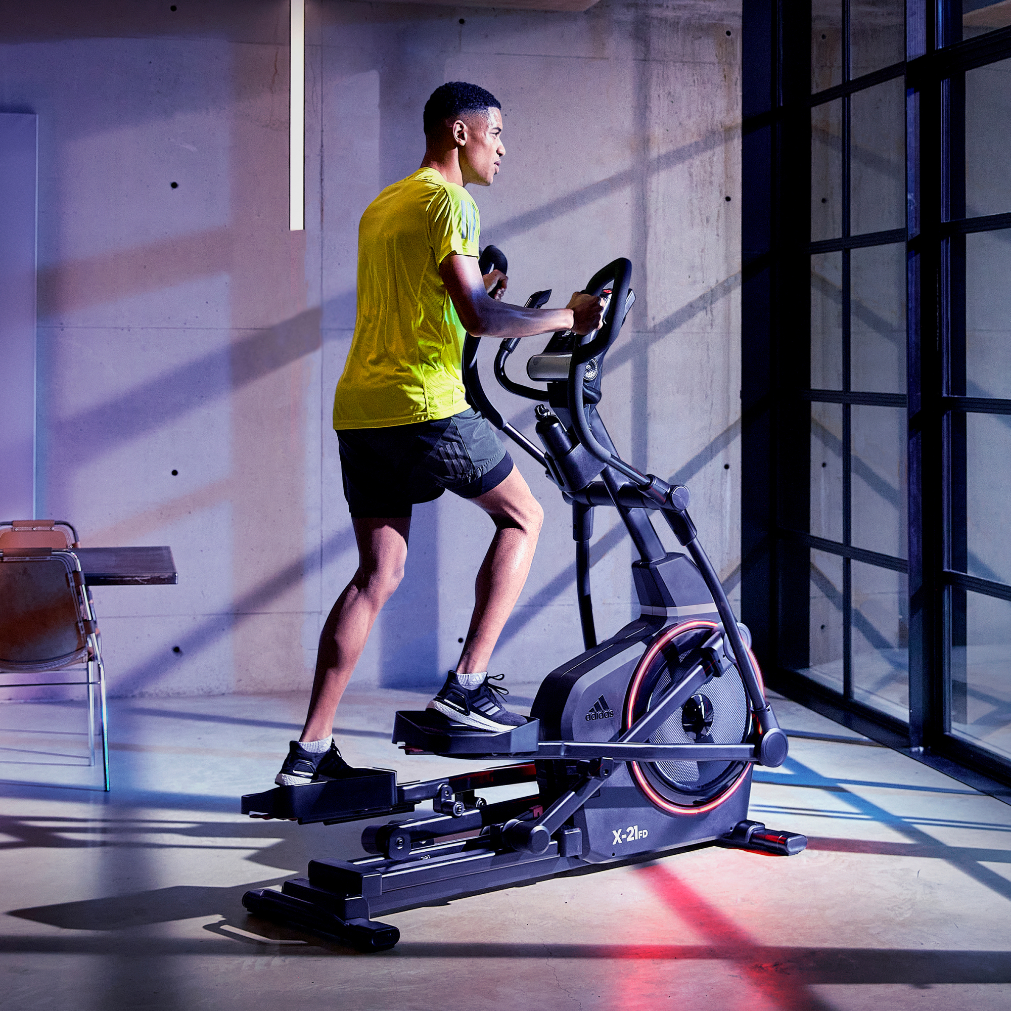 Adidas Elliptische Ergometer fitnessfiets - - Thuis/Appartement - Model X-21FD BT - Traagheidswiel 12 KG - LCD-scherm