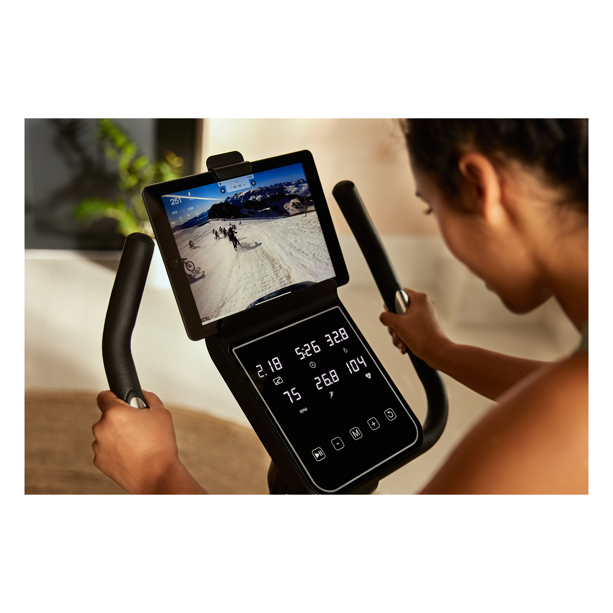 Reebok Fitnessfiets - - Thuis/Appartement - Model FR30 - Traagheidswiel 9 KG - LED-touchscreen
