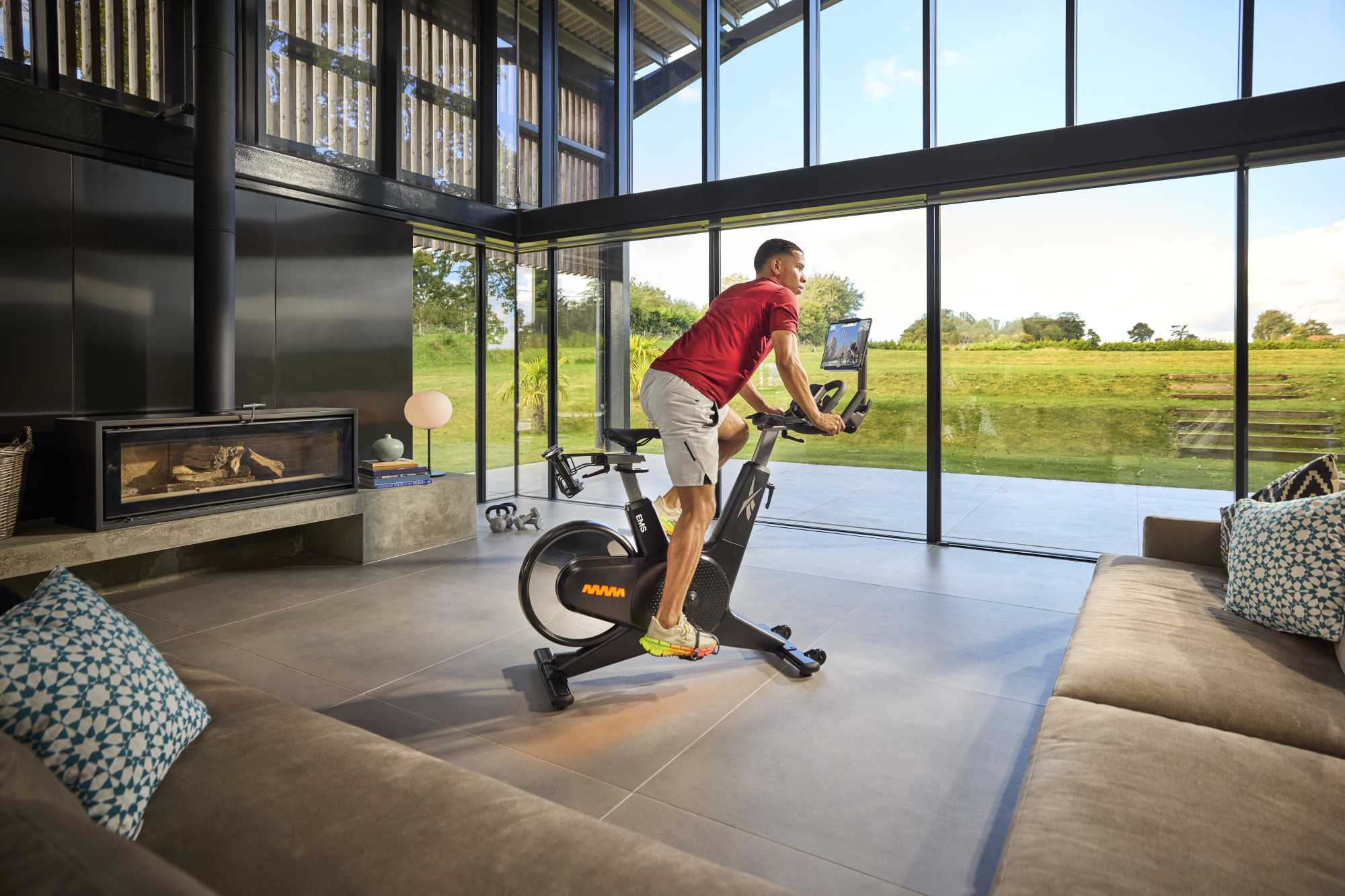 Reebok Spinng Bike fitness Ergometer - - Thuis/Appartement - Z-Tech model - Traagheidswiel 13 KG - LED scherm