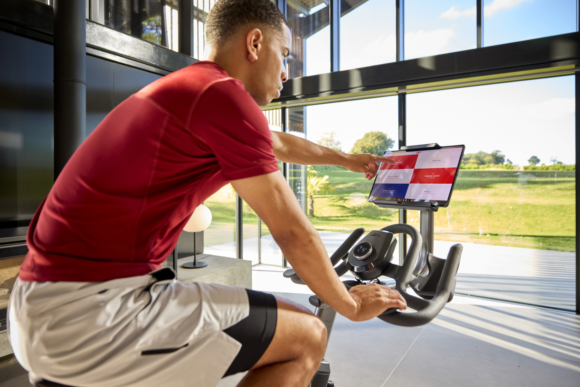 Reebok Spinng Bike fitness Ergometer - - Thuis/Appartement - Z-Tech model - Traagheidswiel 13 KG - LED scherm
