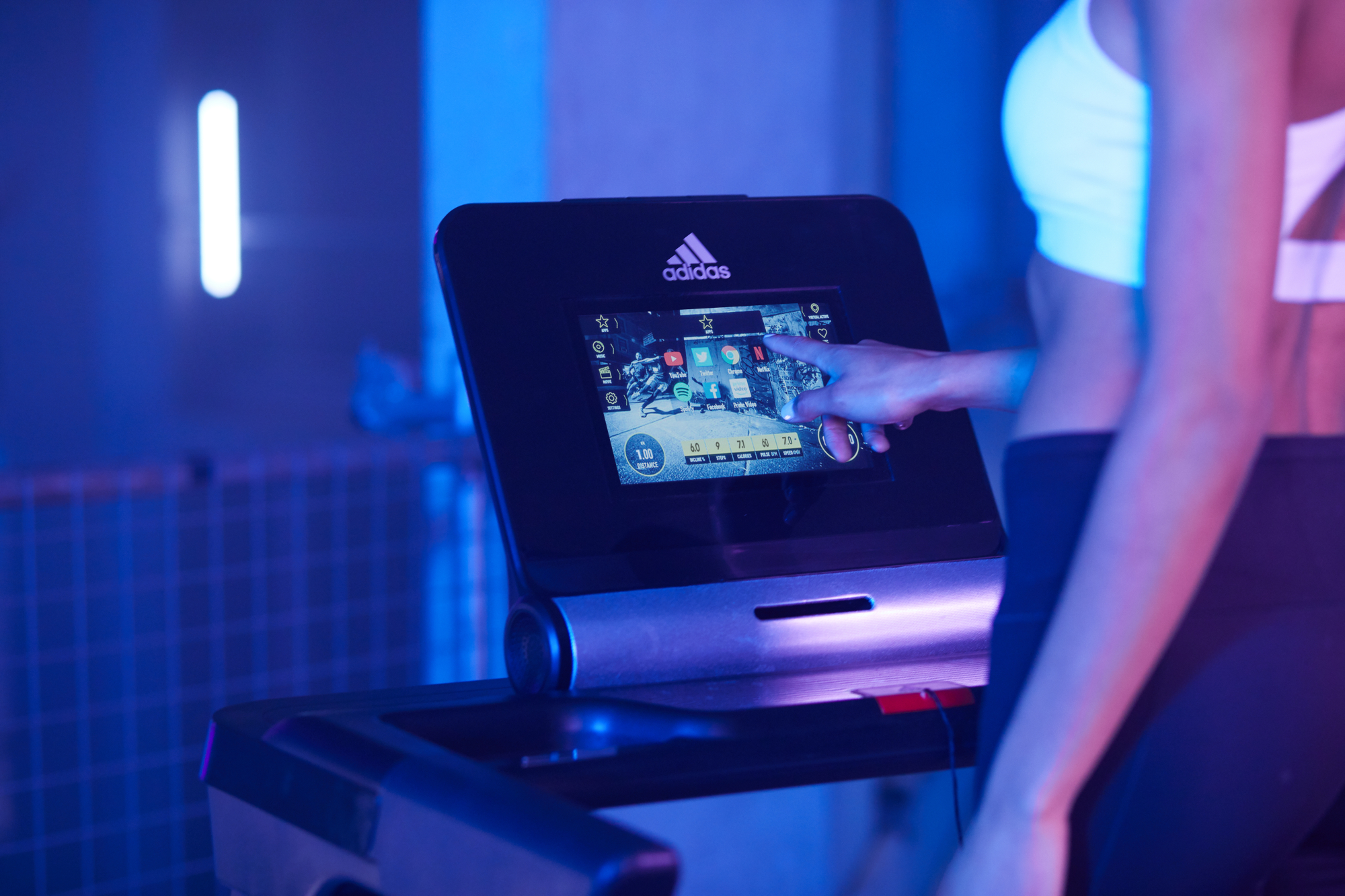 Adidas Gemotoriseerde loopband - - Thuis/Appartement - Model T-19x - Touchscreen met verbinding - Snelheid 1 tot 20 km/u